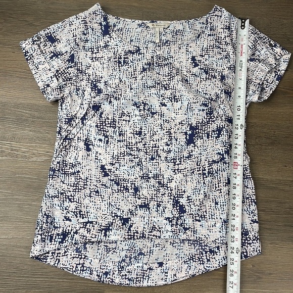 BCBGeneration Women’s Blue White Pink Geometric Short Sleeve Blouse, size Medium - Picture 7 of 10